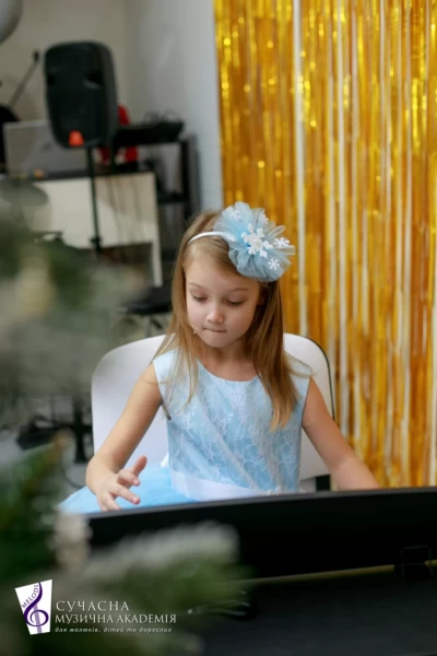 Новорічний концерт Мелоді 2019 - Юна піаністка