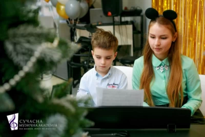 Новорічний концерт академії Melodi - дует на піаніно